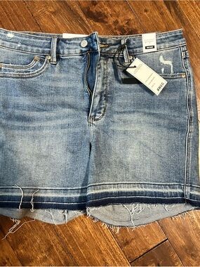 Judy Blue Denim Blue Distressed Denim Shorts new with tags